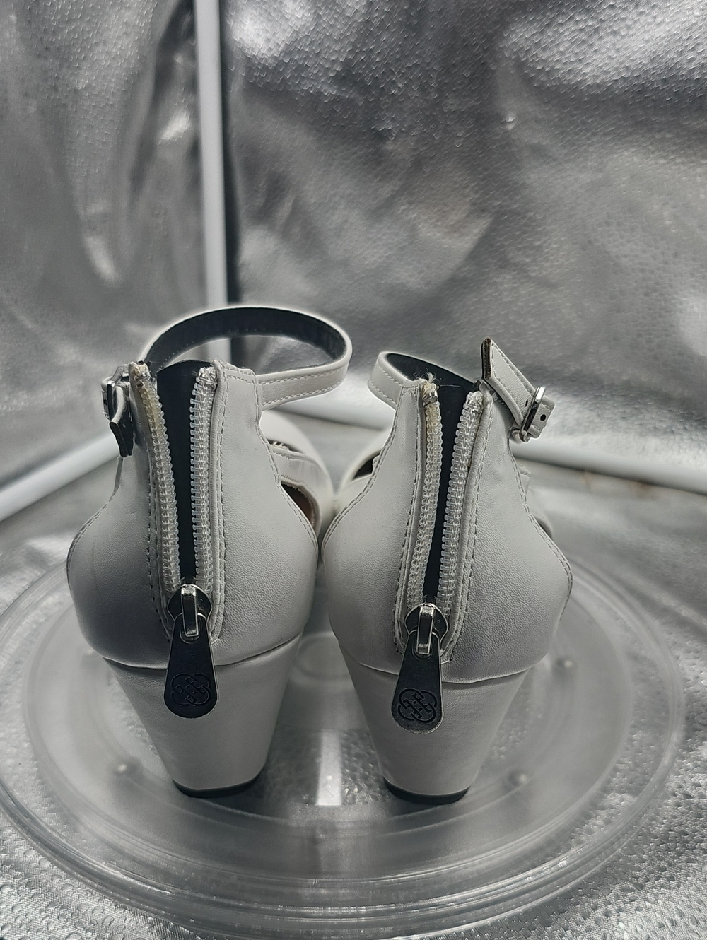 G White Wedges Daisy Fuentes Sz9. - Picture 3 of 5
